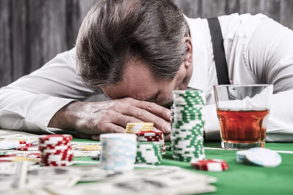 Live Dealer Features Bringing More Social Energy into Online Gameplay